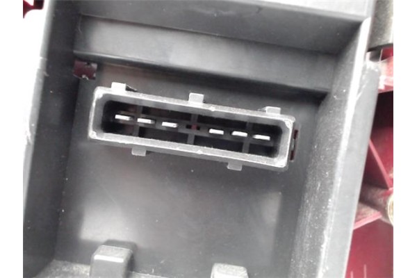 Recambio de piloto trasero derecho para ford mondeo ii ranchera familiar (bnp) 1.8 td referencia OEM IAM 1119438 2206401 1017041