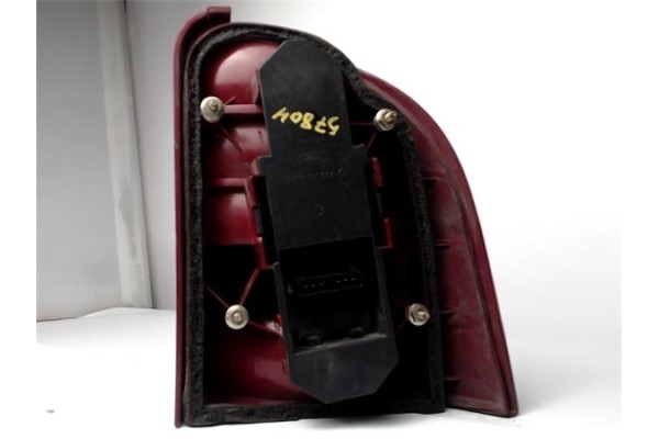 Recambio de piloto trasero izquierdo para ford mondeo ii ranchera familiar (bnp) 1.8 td referencia OEM IAM 93BG13N004  