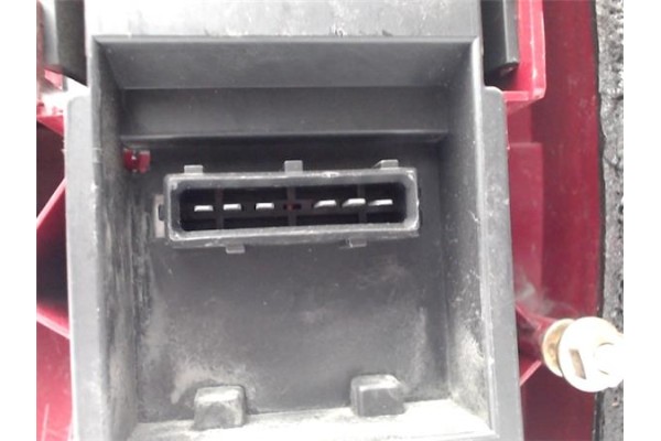 Recambio de piloto trasero izquierdo para ford mondeo ii ranchera familiar (bnp) 1.8 td referencia OEM IAM 93BG13N004  