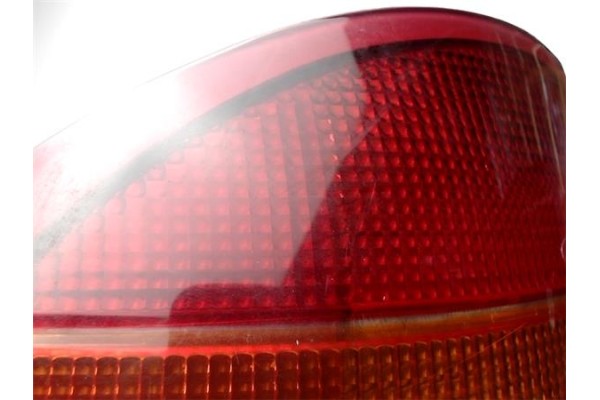 Recambio de piloto trasero izquierdo para ford mondeo ii ranchera familiar (bnp) 1.8 td referencia OEM IAM 93BG13N004  