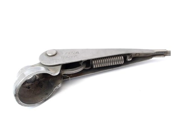 Recambio de brazo limpiaparabrisas delantero derecho para seat 600 e 765 referencia OEM IAM   