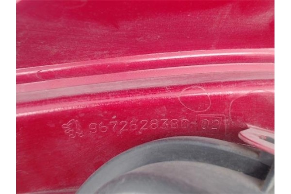 Recambio de piloto trasero derecho para peugeot 208 referencia OEM IAM 967262838002 79998D 
