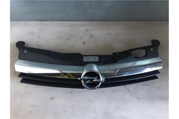 Recambio de rejilla capo para opel astra h berlina 1.7 cdti referencia OEM IAM 13241967 13241961 