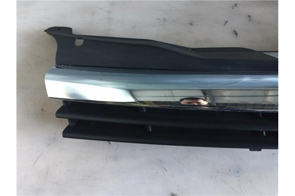 Recambio de rejilla capo para opel astra h berlina 1.7 cdti referencia OEM IAM 13241967 13241961 