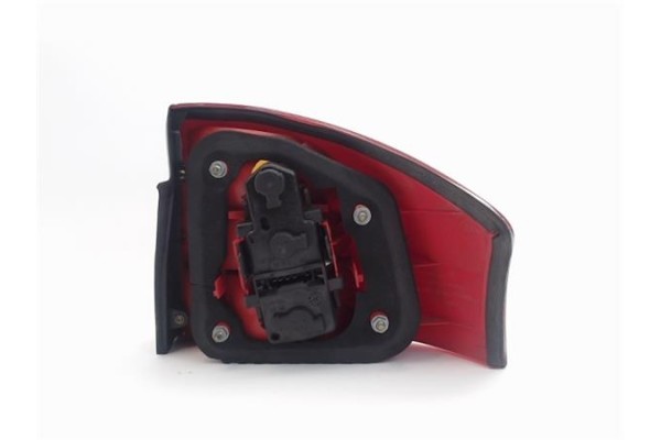 Recambio de piloto trasero izquierdo para audi a6 berlina (4b2) 1.8 t referencia OEM IAM 4B5945095 2211505 4B9945095 , AUDI