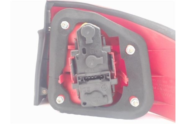 Recambio de piloto trasero izquierdo para audi a6 berlina (4b2) 1.8 t referencia OEM IAM 4B5945095 2211505 4B9945095 , AUDI