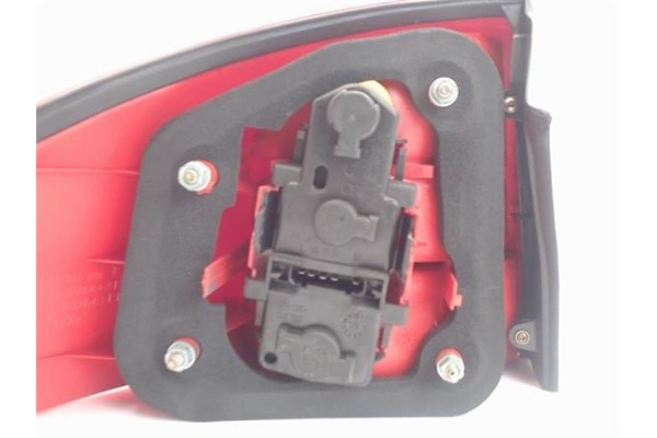 Recambio de piloto trasero derecho para audi a6 berlina (4b2) 1.8 t referencia OEM IAM 4B5945096 2212505 4B9945096 , AUDI