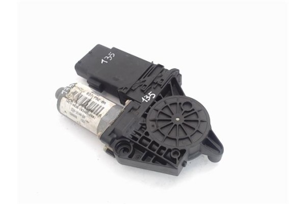 Recambio de motor elevalunas delantero derecho para volkswagen passat berlina (3b3) referencia OEM IAM (3B4837752BA) (0130821694