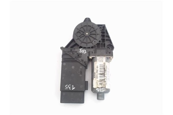 Recambio de motor elevalunas delantero derecho para volkswagen passat berlina (3b3) referencia OEM IAM (3B4837752BA) (0130821694