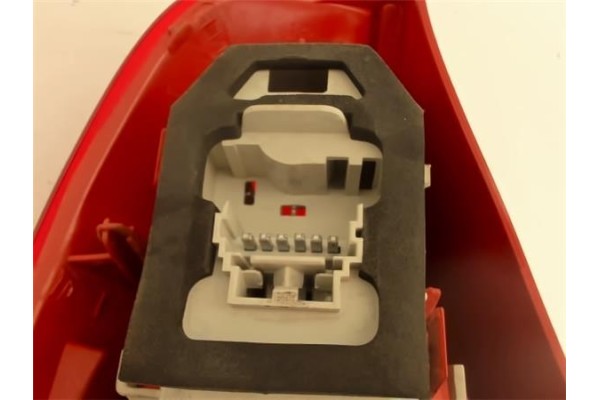 Recambio de piloto trasero derecho para renault clio ii (xbo) 1.4 16v 98cv referencia OEM IAM 8200071414 X65PH2 8200917487 , REN