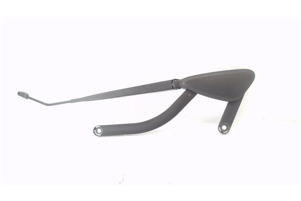 Recambio de brazo limpiaparabrisas delantero derecho para renault grand scénic ii (jm0/1_) 1.9 dci (jm14) referencia OEM IAM 820