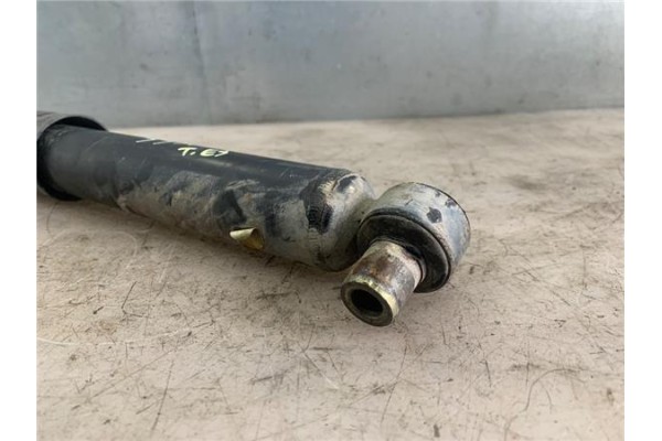 Recambio de amortiguador trasero izquierdo para renault kangoo 4x4 1.9 rapid referencia OEM IAM 8200675681  