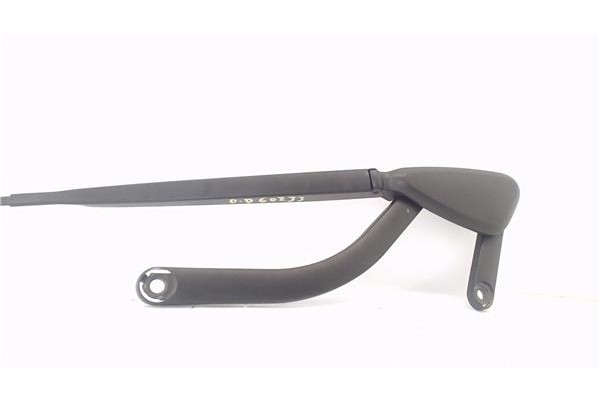 Recambio de brazo limpiaparabrisas delantero derecho para renault grand scénic ii (jm0/1_) 1.9 dci (jm14) referencia OEM IAM 820