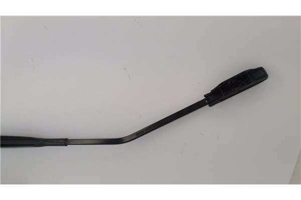 Recambio de brazo limpiaparabrisas delantero derecho para renault grand scénic ii (jm0/1_) 1.9 dci (jm14) referencia OEM IAM 820
