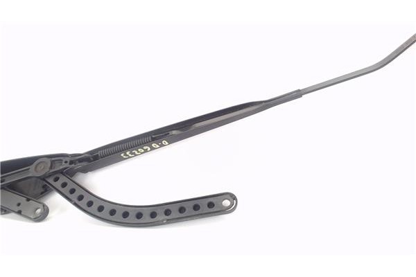 Recambio de brazo limpiaparabrisas delantero derecho para renault grand scénic ii (jm0/1_) 1.9 dci (jm14) referencia OEM IAM 820