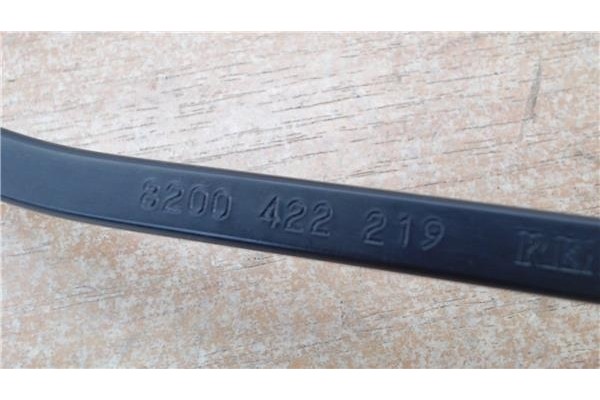 Recambio de brazo limpiaparabrisas delantero derecho para renault grand scénic ii (jm0/1_) 1.9 dci (jm14) referencia OEM IAM 820