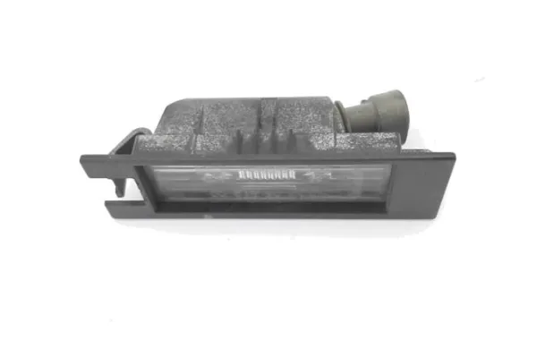 Recambio de piloto matricula trasero derecho para opel vectra c berlina 1.9 cdti referencia OEM IAM 13251936  