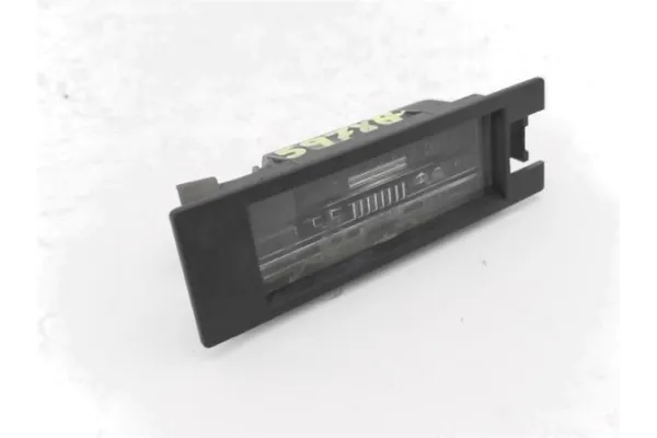 Recambio de piloto matricula trasero izquierdo para opel vectra c berlina 1.9 cdti referencia OEM IAM 13251936  