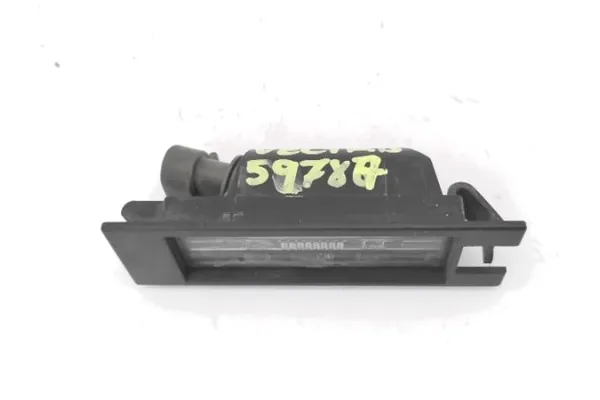 Recambio de piloto matricula trasero izquierdo para opel vectra c berlina 1.9 cdti referencia OEM IAM 13251936  