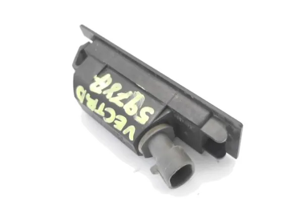 Recambio de piloto matricula trasero izquierdo para opel vectra c berlina 1.9 cdti referencia OEM IAM 13251936  
