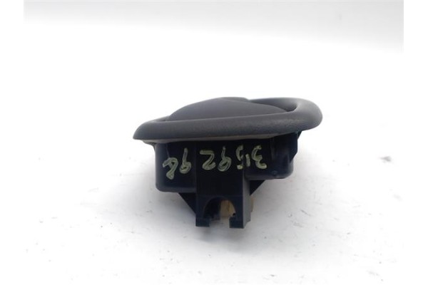 Recambio de manilla int. puerta delantero derecha para renault clio ii fase i (b/cb0) 1.5 dci (b/cb07) referencia OEM IAM 820002