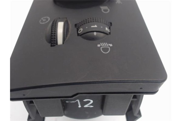 Recambio de mando de luces para ford focus berlina (cap) referencia OEM IAM 4M5T13A024AA  