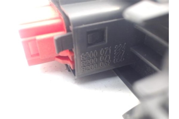 Recambio de interruptor luces emergencia para renault clio ii fase i (b/cb0) 1.5 dci (b/cb07) referencia OEM IAM 8200442723  
