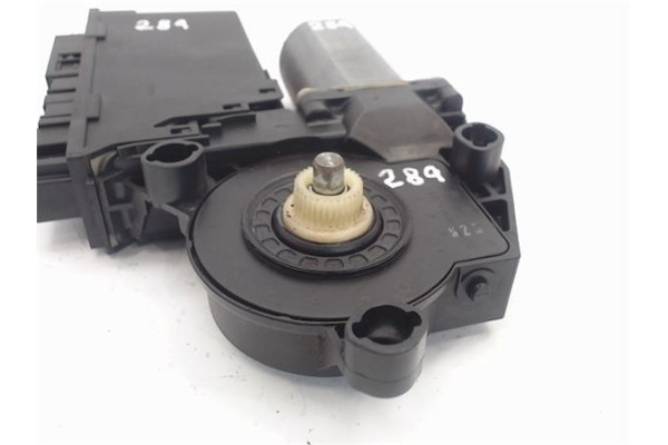 Recambio de motor elevalunas delantero derecho para audi a4 avant (8e) referencia OEM IAM 8E1959802B 105841-101/5WK47006ABF 