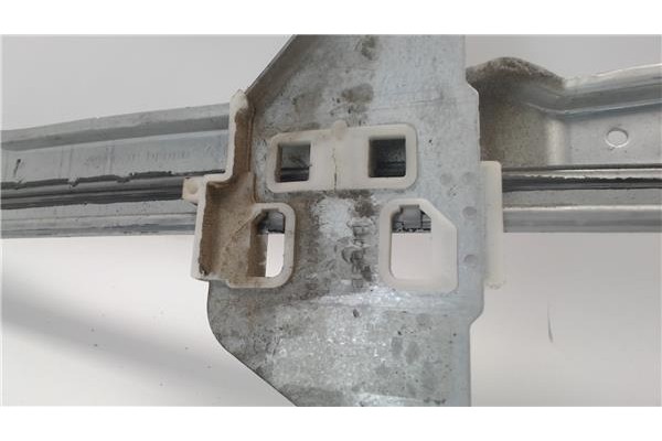 Recambio de mecanismo elevalunas delantero izquierdo para citroen c4 berlina referencia OEM IAM 9221V1 37541 