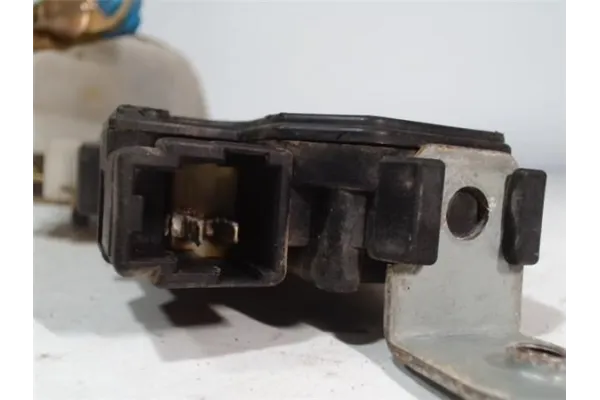 Recambio de cierre electromagnetico trasero derecho para subaru legacy iii ranchera familiar (be, bh) 2.5 referencia OEM IAM 610