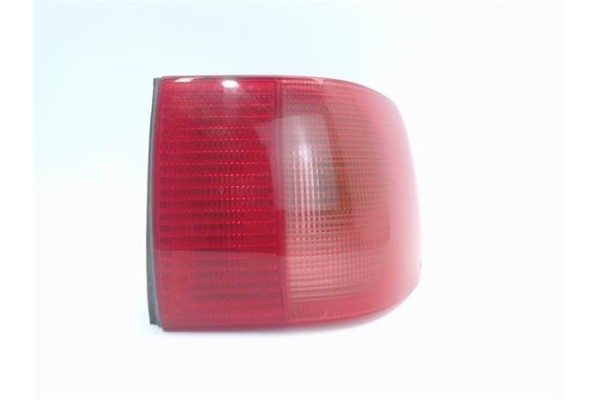 Recambio de piloto trasero derecho para audi 80 berlina/avant 2.6 básico avant referencia OEM IAM 8A0945218C 1308881 29511801 , 