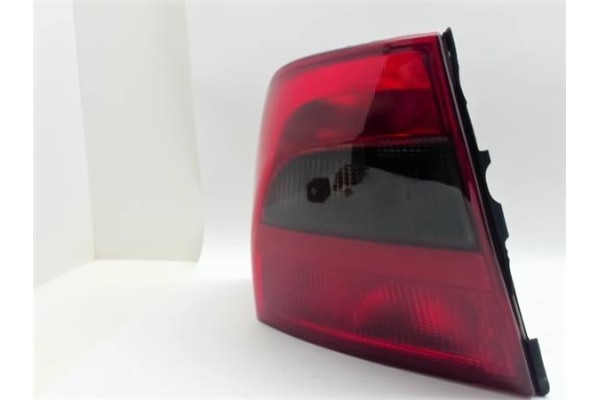 Recambio de piloto trasero izquierdo para opel vectra b berlina 1.6 i 16v referencia OEM IAM 11A326B  