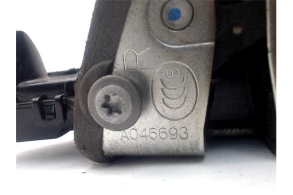 Recambio de cerradura puerta delantero derecha para toyota auris (e15) 2.0 d-4d referencia OEM IAM 6903012490 A046693 