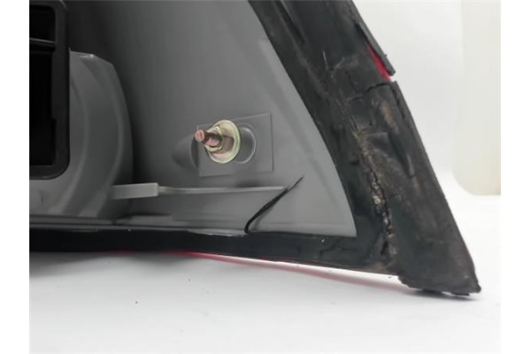 Recambio de piloto trasero izquierdo para opel vectra b berlina 1.6 i 16v referencia OEM IAM 11A326B  