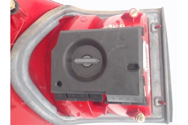 Recambio de piloto trasero derecho para audi 80 berlina/avant 2.6 básico avant referencia OEM IAM 8A0945218C 1308881 29511801 , 