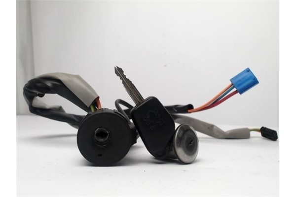 Recambio de llave para peugeot partner furgón 1.6 hdi referencia OEM IAM   