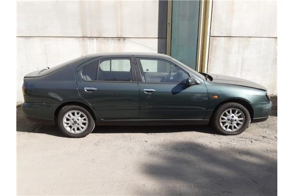 nissan primera berlina (p11)(1996) del año 