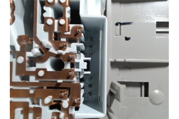 Recambio de luz delantero central techo para chevrolet cruze 5-puertas 1.8 ltz referencia OEM IAM   