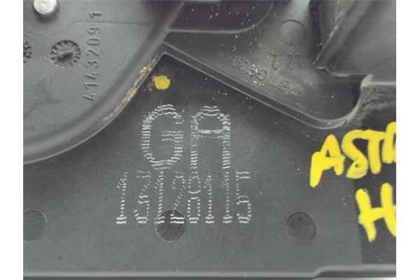 Recambio de cierre electromagnetico trasero izquierdo para opel astra h berlina 1.7 cdti referencia OEM IAM 13128115GA  