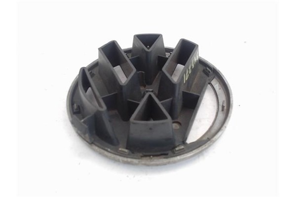 Recambio de anagrama para volkswagen polo iv (9n1) referencia OEM IAM 1J5853601A  