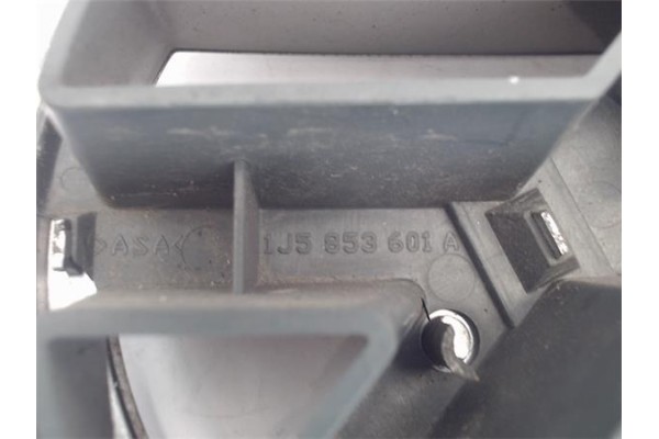 Recambio de anagrama para volkswagen polo iv (9n1) referencia OEM IAM 1J5853601A  