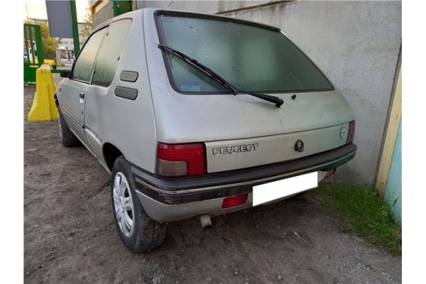 peugeot 205 berlina del año 1998