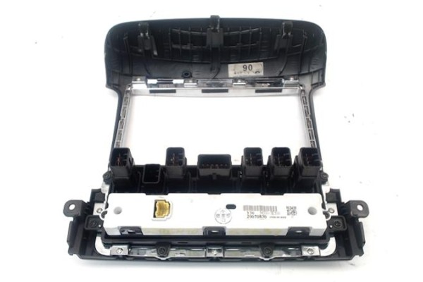 Recambio de embellecedor consola central para kia sorento (bl) 2.5 crdi referencia OEM IAM 847603E6208W  