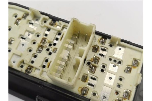 Recambio de mando elevalunas delantero izquierdo para chevrolet aveo berlina 1.4 lt referencia OEM IAM 202005158  