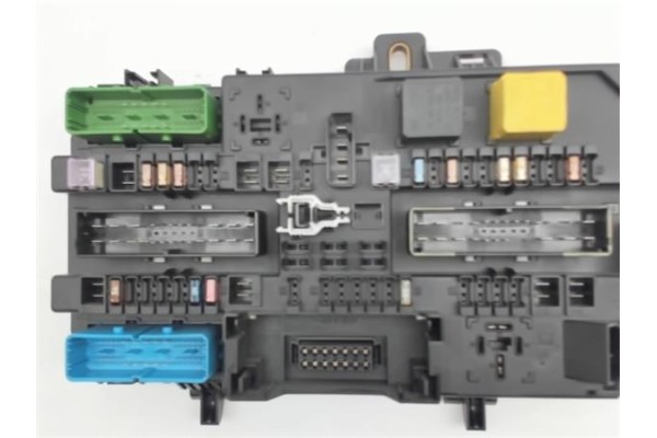 Recambio de caja fusibles/rele para opel astra h berlina 1.7 cdti referencia OEM IAM 13145017 CD 5DK00866930 