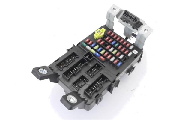 Recambio de caja fusibles/rele para kia rio (jb) 1.4 16v referencia OEM IAM 847701G000X5 KJ1140953A 