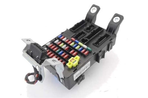 Recambio de caja fusibles/rele para kia rio (jb) 1.4 16v referencia OEM IAM 847701G000X5 KJ1140953A 