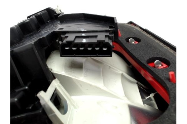 Recambio de piloto trasero derecho para audi a4 avant (8d) referencia OEM IAM   