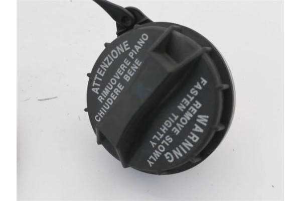 Recambio de tapa exterior combustible para kia rio (jb) 1.4 16v referencia OEM IAM 695101G200  