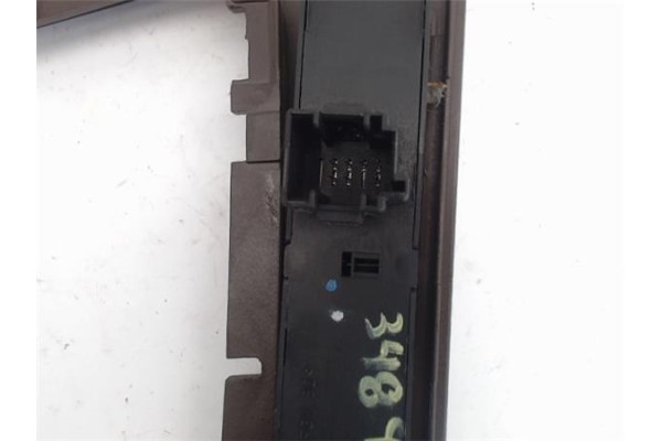 Recambio de embellecedor consola central para bmw serie 3 berlina (e46) 2.0 320d referencia OEM IAM 3120220  